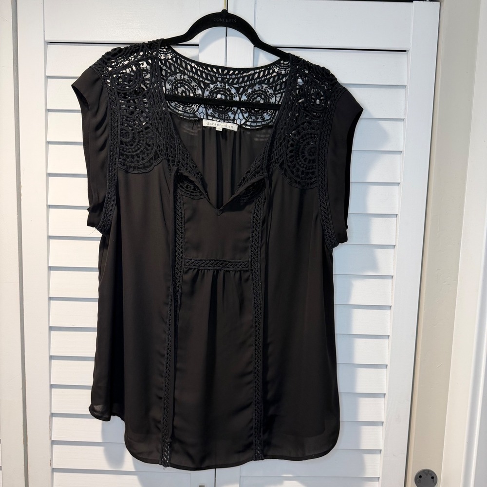 Daniel Rainn Black Crochet Lace Yoke Boho Blouse XL Stitch Fix Boho Top